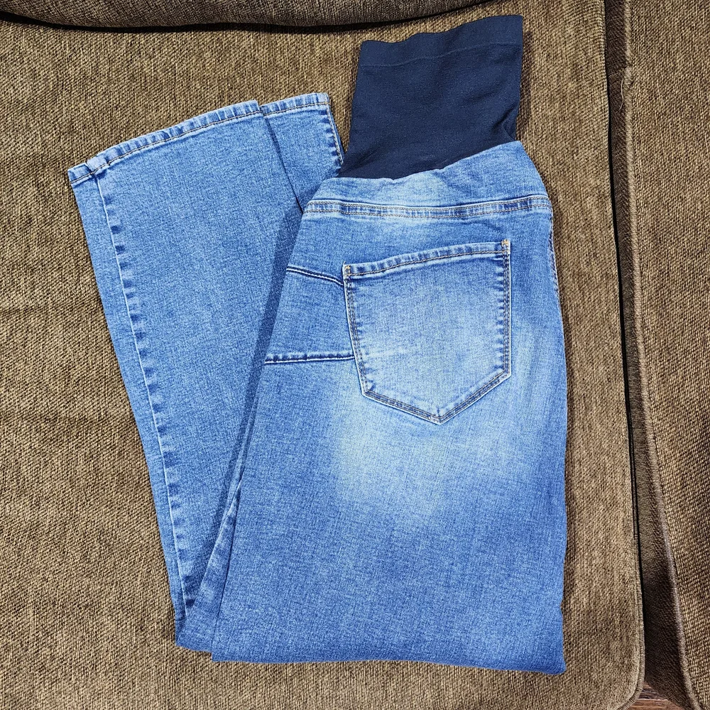 Classic Blue Maternity Cropped Jeans - Picture 4 of 4